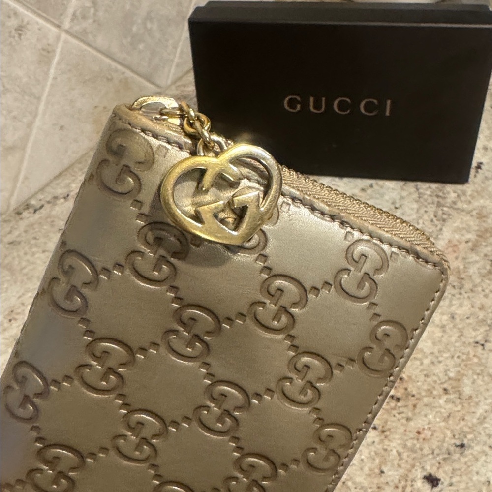 Champagne Gucci Wallet w/GG Zipper Pull